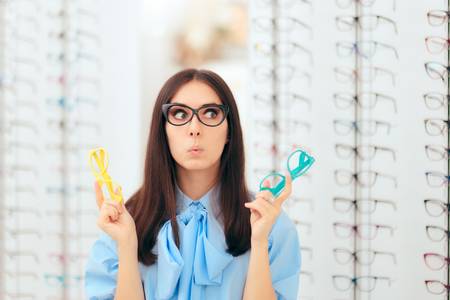 girl choosing eyeglasses-cao thang eye hospital