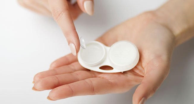 cleaning contact lens