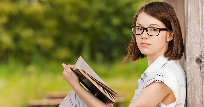 girl-with-reading-glasses-cao-thang-eye-hospital